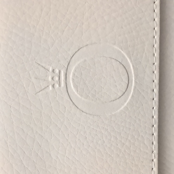 Pandora Unforgettable Moments Elegant Cream Leather Jewelry Clutch. - Picture 2 of 8